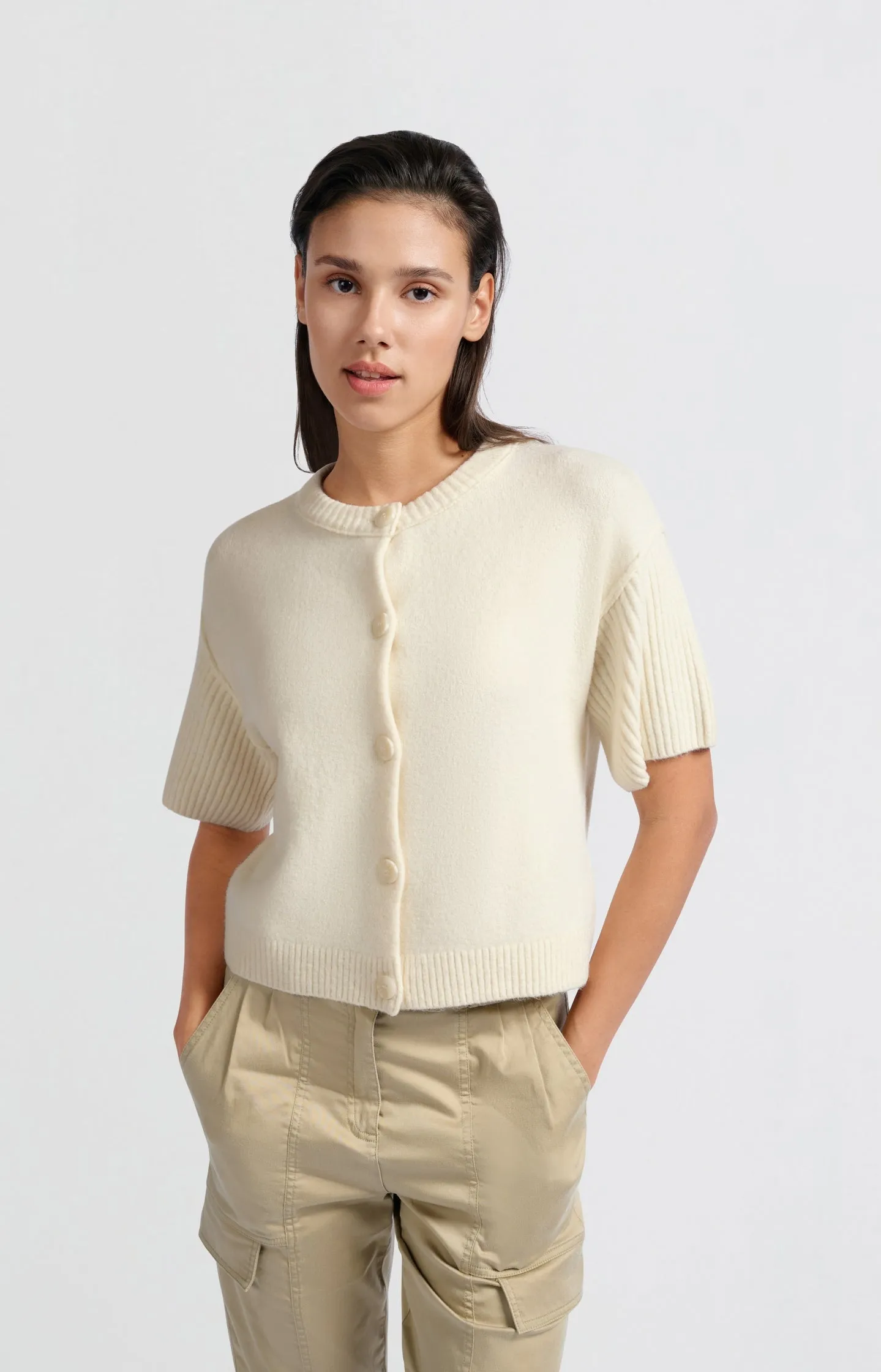 Cream-colored cardigan with short wide sleeves and round neck
