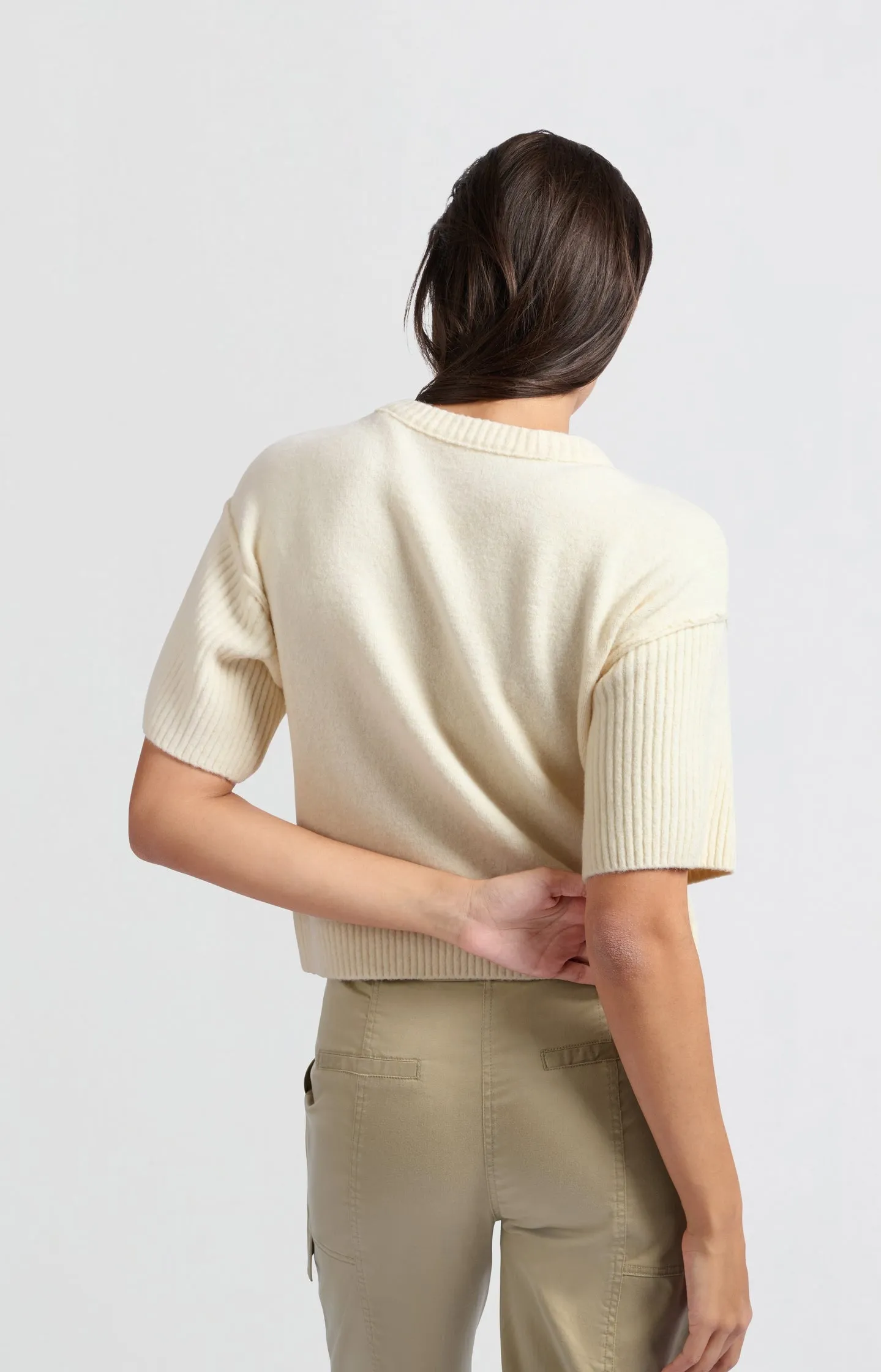 Cream-colored cardigan with short wide sleeves and round neck