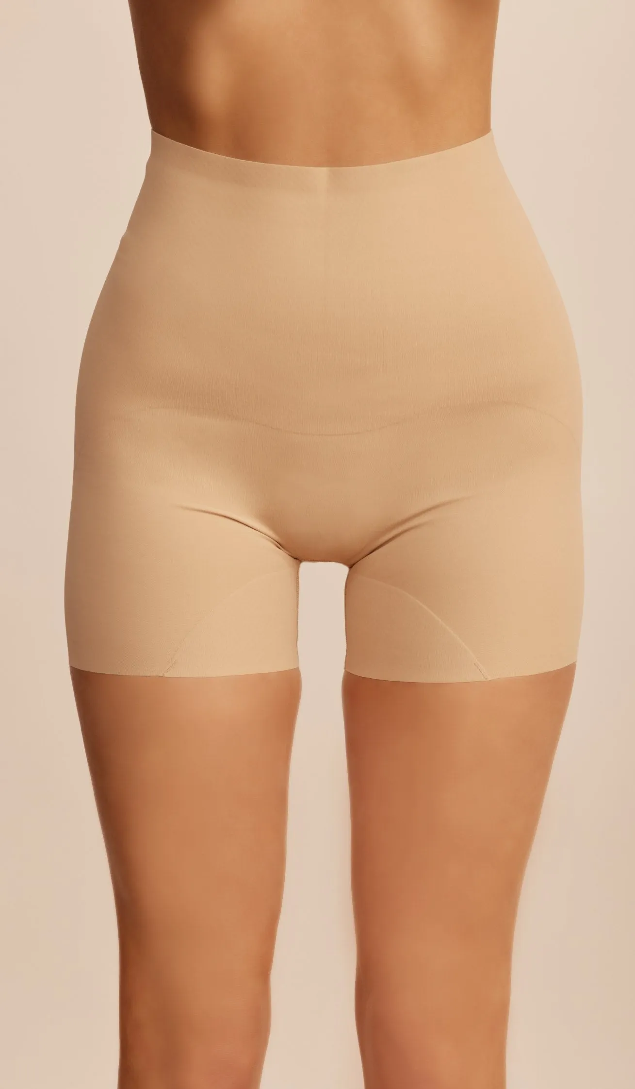 MID-RISE SCULPTING SHORTS - POWDER